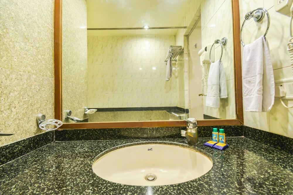 The President Hotel Shivajinagar Poona Buitenkant foto