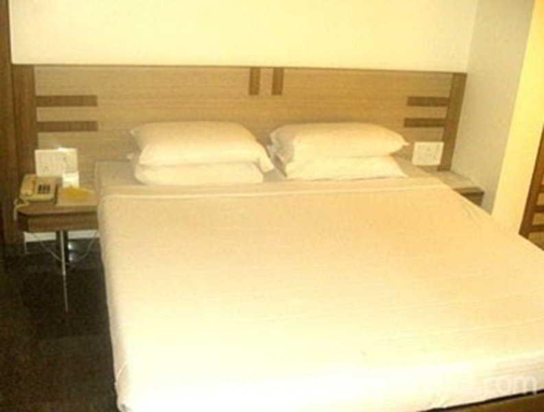 The President Hotel Shivajinagar Poona Buitenkant foto