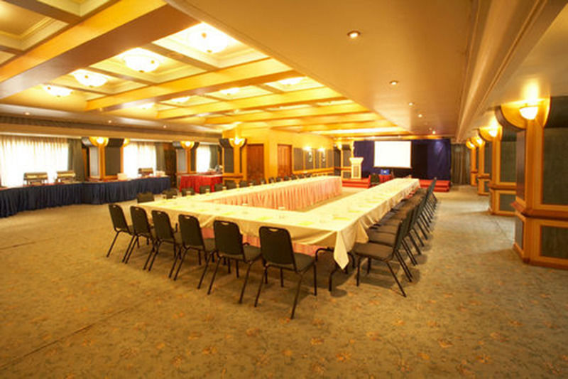 The President Hotel Shivajinagar Poona Buitenkant foto