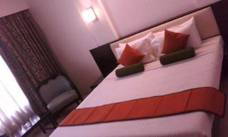 The President Hotel Shivajinagar Poona Buitenkant foto